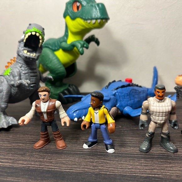 Jurassic World imaginext T-Rex Dinosaur lot with figures + - Picture 2 of 9